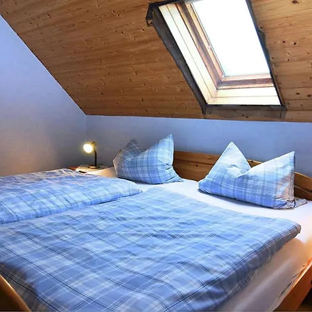 Lovely In Friedrichsfeld With Garden Tatil Evi