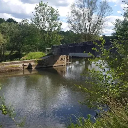 Lovely In Friedrichsfeld With Garden Tatil Evi *