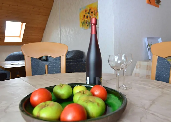 Lovely In Friedrichsfeld With Garden بيت للعطل