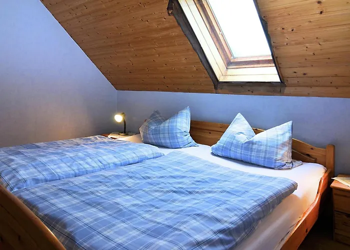 Lovely In Friedrichsfeld With Garden بيت للعطل