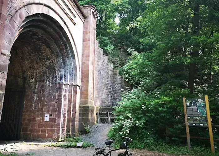 Lovely In Friedrichsfeld With Garden بيت للعطل